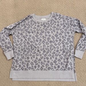 Lucky Brand Gray Leopard Print Sweater/Sweatshirt